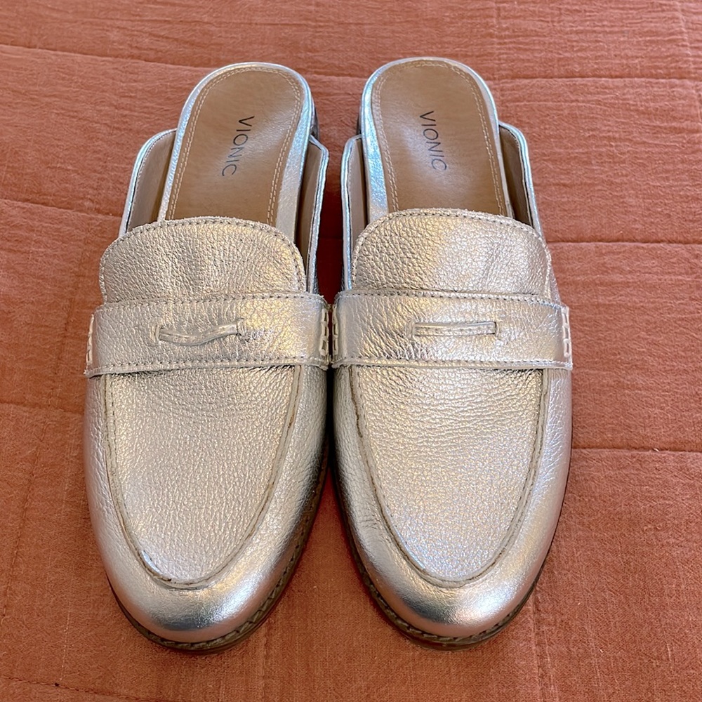 Silver Vionic loafer mules flats metallic
